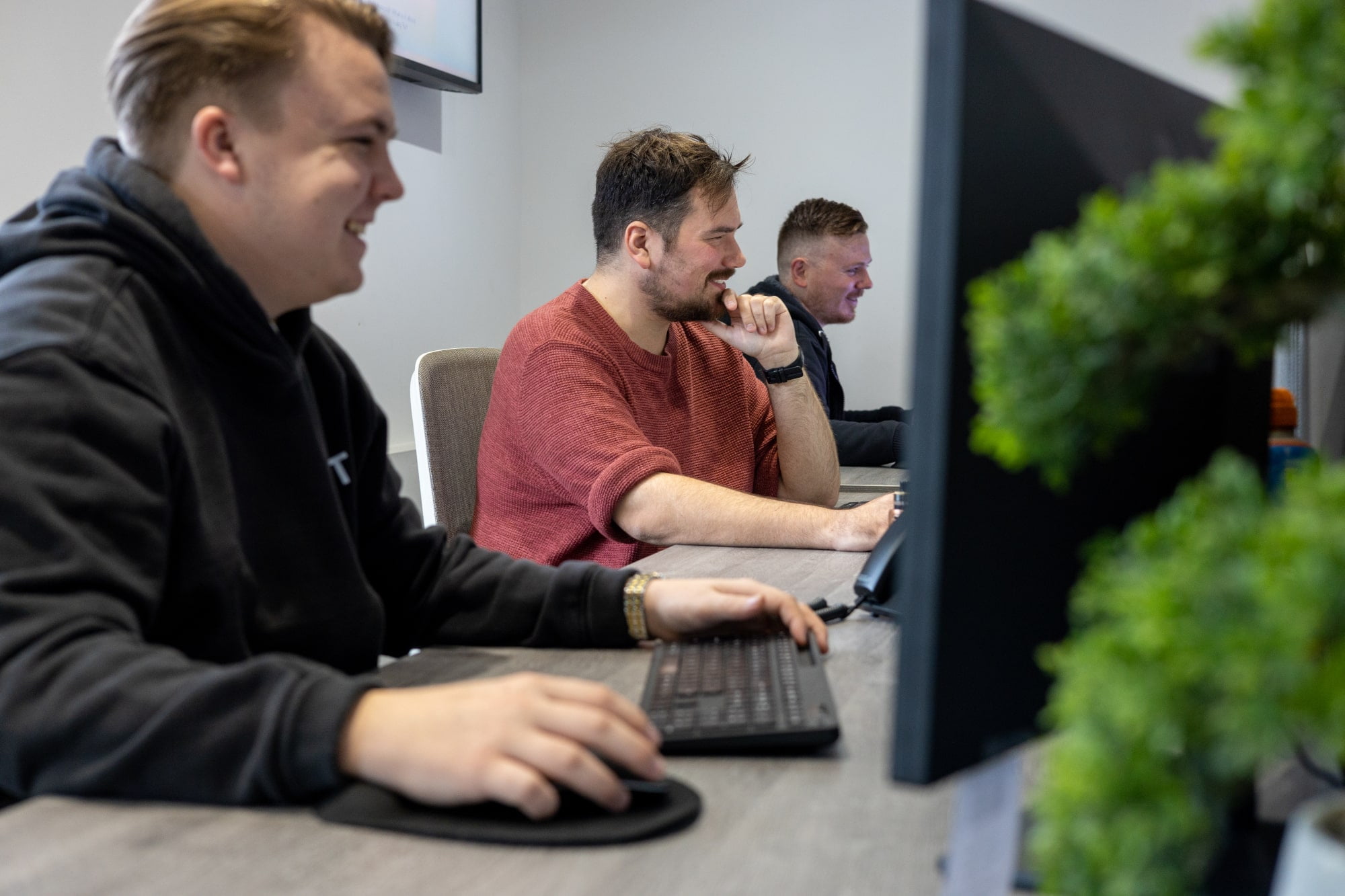 How much does it cost to hire a web designer